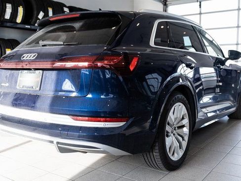 Used 2022 Audi e-tron S Prestige AWD/4WD image 6