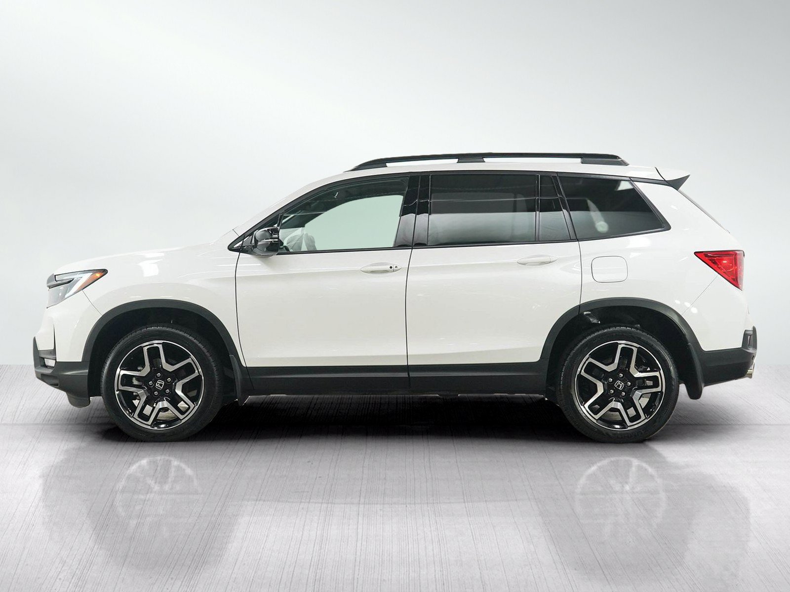 Used 2023 Honda Passport Touring image 2