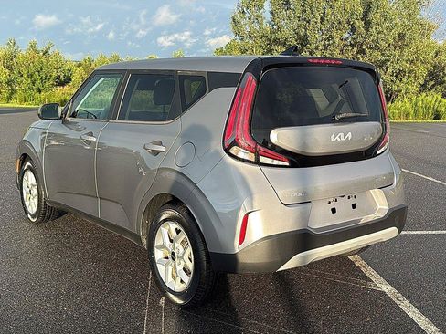 Used 2023 Kia Soul LX w/ Option Group 015 FWD image 8