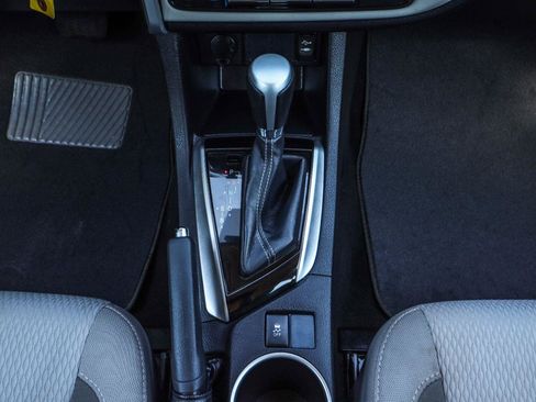 Used 2017 Toyota Corolla LE w/ Carpet Mat Package (TMS) FWD image 27