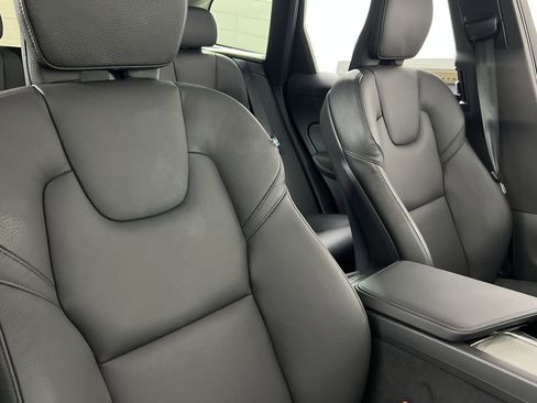 Certified 2025 Volvo XC60 B5 Plus image 25
