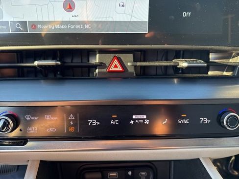 Used 2025 Kia Sportage EX image 23