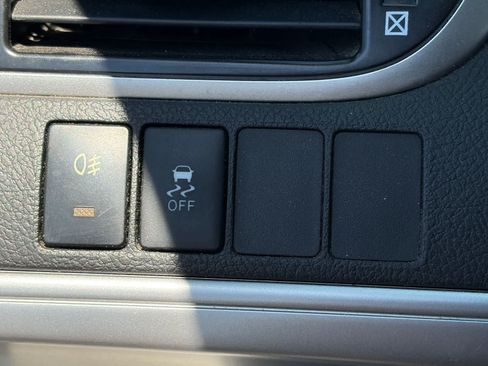 Used 2013 Toyota Camry LE FWD image 9
