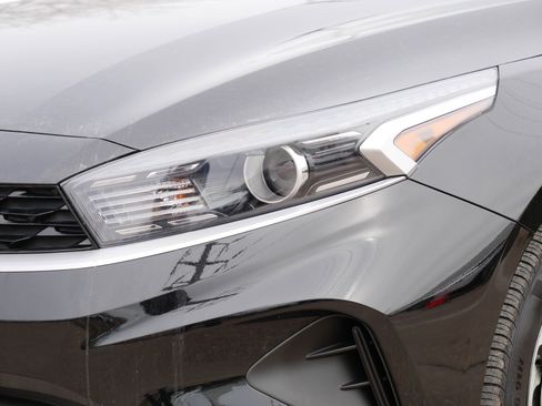 Certified 2023 Kia Forte LXS w/ LXS Technology Package image 16