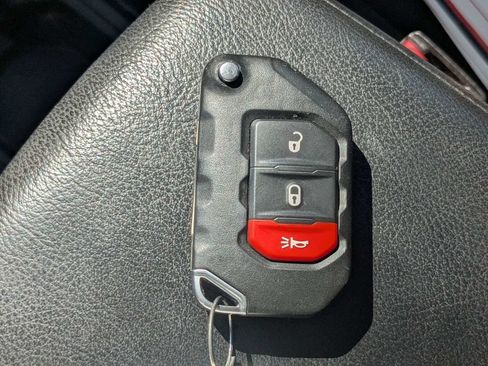 Used 2021 Jeep Wrangler Unlimited Sport AWD/4WD image 32