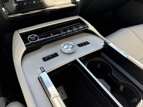 New 2026 Lincoln Navigator Reserve w/ Jet Appearance Package AWD/4WD image 30