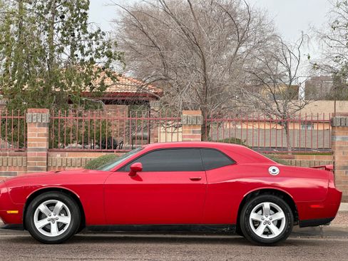 Used 2013 Dodge Challenger SXT Plus image 3