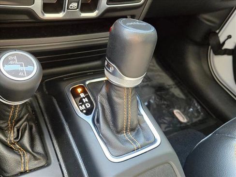 Used 2021 Jeep Gladiator Overland image 11