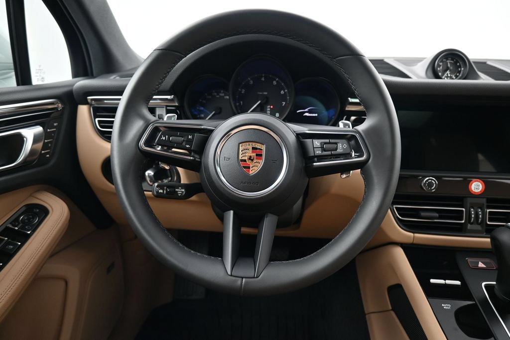 Certified 2026 Porsche Macan AWD/4WD image 13