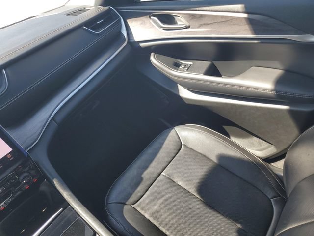 Used 2023 Jeep Grand Cherokee L Limited w/ Luxury Tech Group II RWD image 32