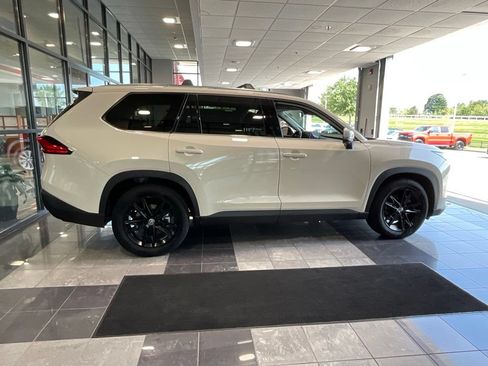 Certified 2024 Toyota Grand Highlander AWD image 6