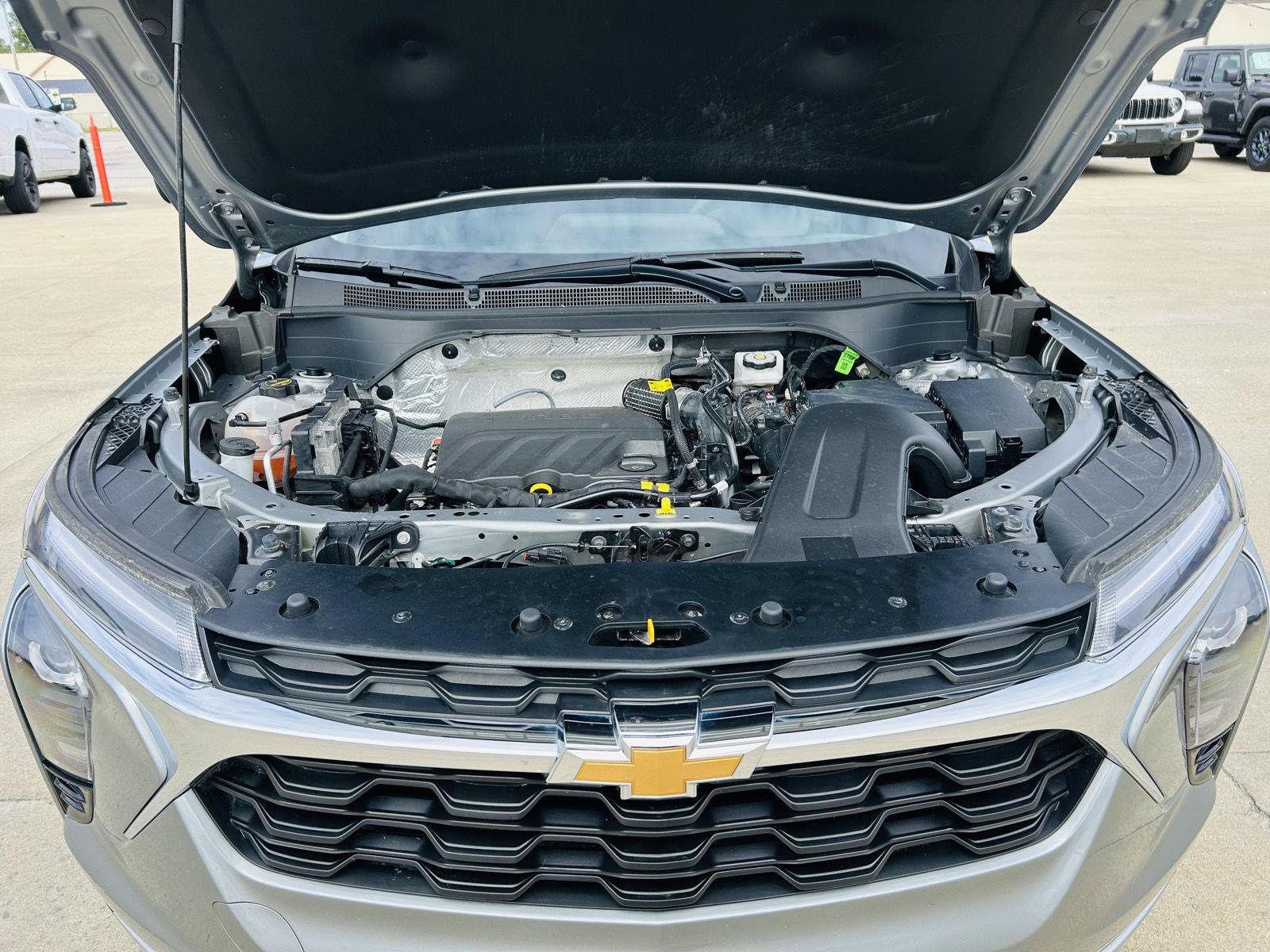 Used 2026 Chevrolet Trax LT FWD image 38