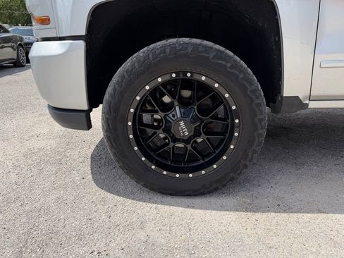 Used 2018 Chevrolet Silverado 1500 LT w/ All Star Edition AWD/4WD image 11