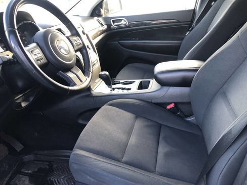 Used 2012 Jeep Grand Cherokee Laredo w/ Laredo E Group image 12