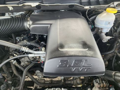 Used 2024 RAM 1500 Classic SLT AWD/4WD image 31