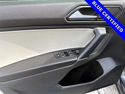 Used 2018 Volkswagen Tiguan SE w/ Panoramic Sunroof Package image 12