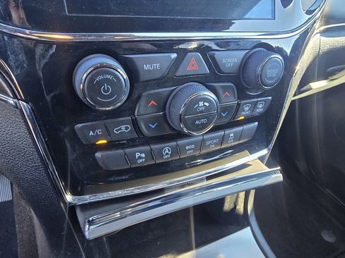 Used 2022 Jeep Grand Cherokee Limited image 21