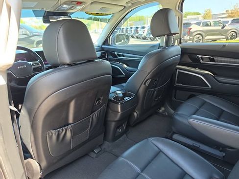 Certified 2024 Kia Telluride EX w/ EX Captain's Chair Package FWD image 11