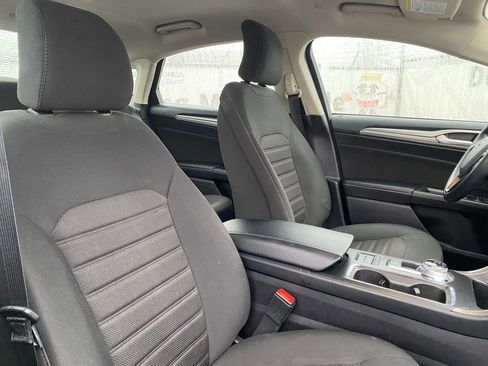 Used 2019 Ford Fusion SE image 15