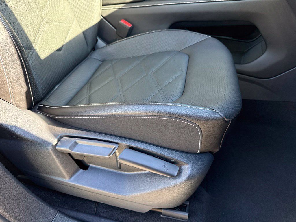 Used 2025 Volkswagen Atlas SE FWD image 41