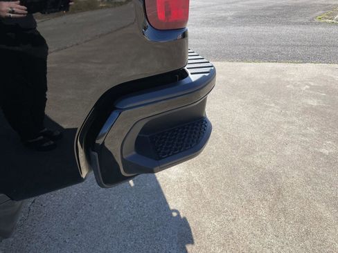 Used 2024 Chevrolet Silverado 2500 Custom w/ Custom Value Package image 37