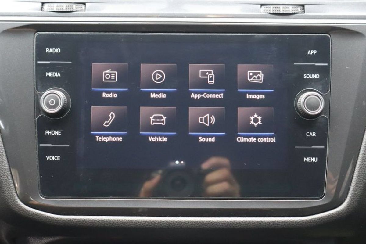 Used 2018 Volkswagen Tiguan SE AWD/4WD image 20