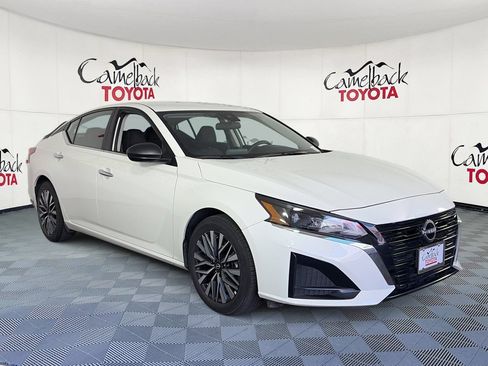 Used 2025 Nissan Altima 2.5 SV FWD image 3