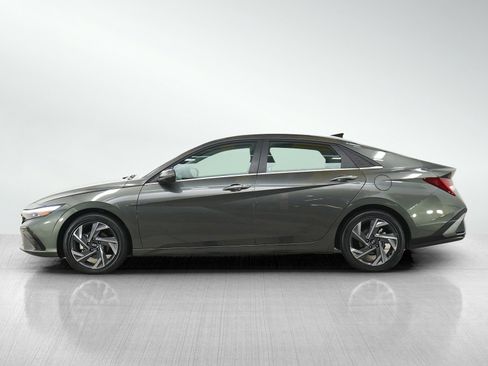 Used 2026 Hyundai Elantra Limited FWD image 2