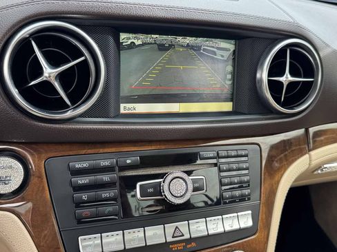 Used 2013 Mercedes-Benz SL 550 image 31