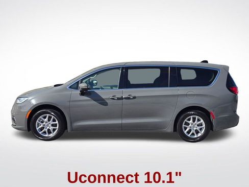 Used 2023 Chrysler Pacifica Touring-L FWD image 18