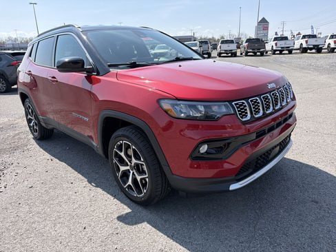 Used 2025 Jeep Compass Limited AWD/4WD image 3