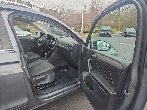 Certified 2024 Volkswagen Tiguan SE image 27