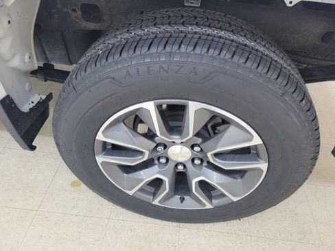 Used 2023 Chevrolet Silverado 1500 LT AWD/4WD image 9