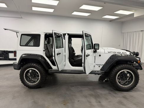 Used 2015 Jeep Wrangler Unlimited Sahara AWD/4WD image 26