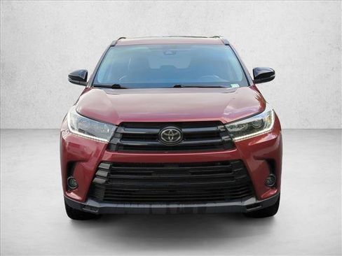 Used 2019 Toyota Highlander SE w/ Nightshade Edition image 2