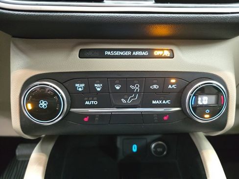 Used 2020 Ford Escape SE image 20