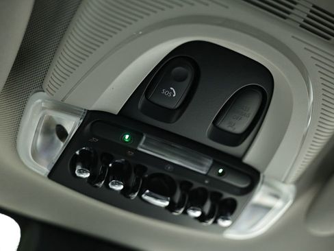 Used 2024 MINI Cooper 2-Door Hardtop FWD image 39