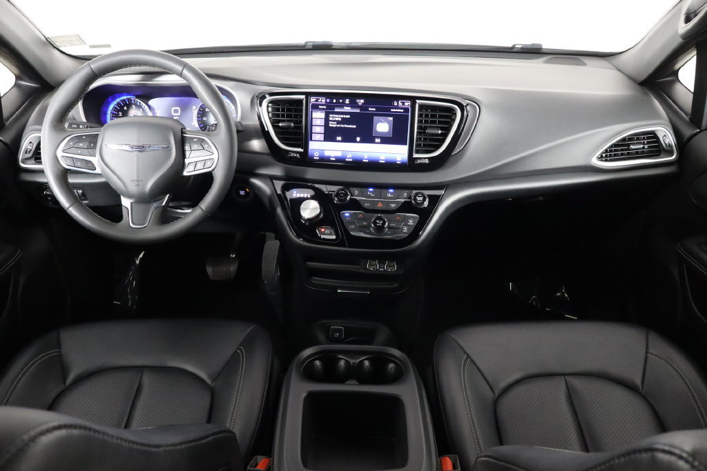 Used 2025 Chrysler Pacifica Select FWD image 13