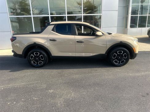 Used 2024 Hyundai Santa Cruz SE AWD/4WD image 2