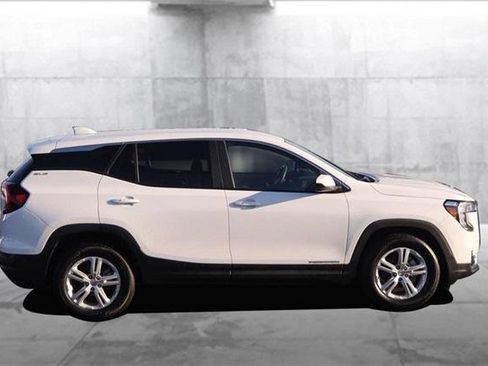 Used 2024 GMC Terrain SLE image 5