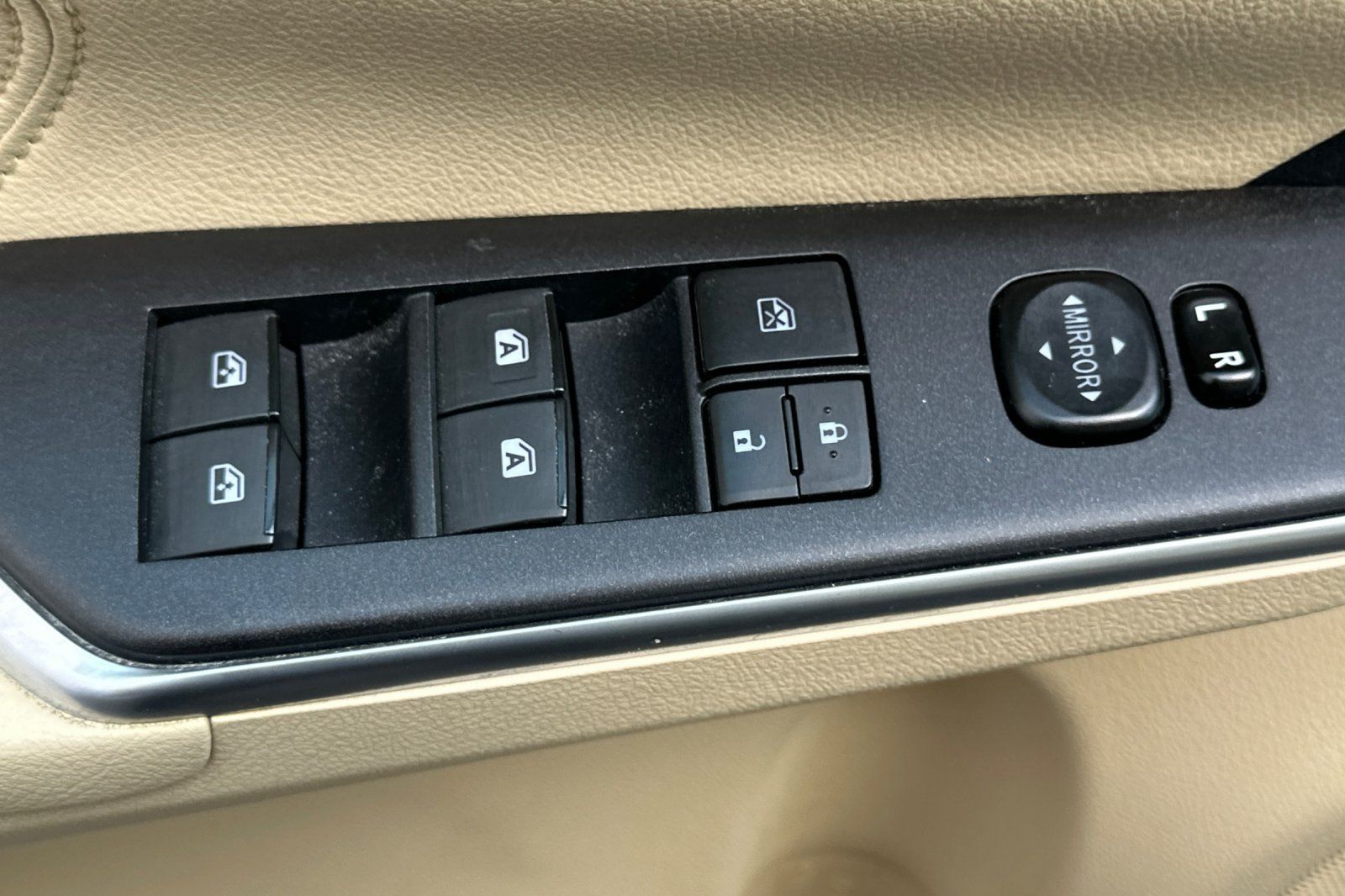 Used 2015 Toyota Camry XLE FWD image 12