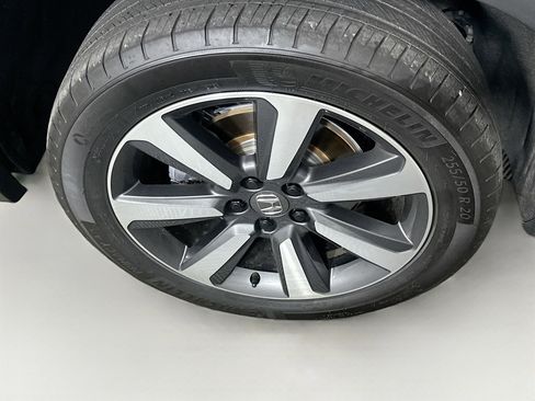 Used 2023 Honda Pilot Touring image 11