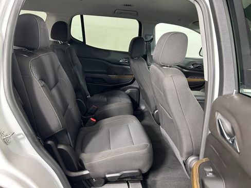 Used 2023 GMC Acadia SLE image 28