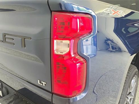 Used 2023 Chevrolet Silverado 1500 LT AWD/4WD image 15