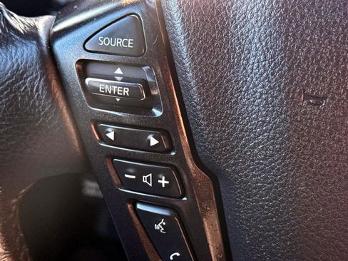 Used 2023 Nissan Titan SV w/ SV Convenience Package image 18