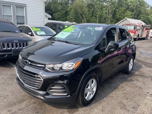 Used 2021 Chevrolet Trax LS w/ Tint and Cruise Package AWD/4WD image 11