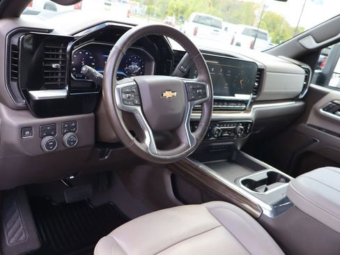 Used 2025 Chevrolet Silverado 2500 LT w/ Safety Package AWD/4WD image 5
