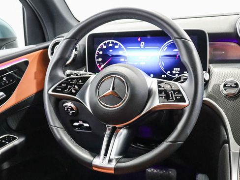 Used 2025 Mercedes-Benz GLC 350e 4MATIC image 15