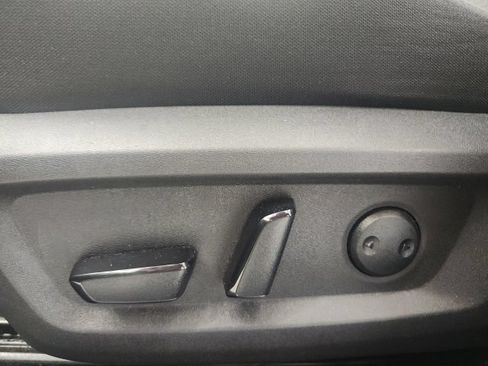 Used 2023 Nissan Rogue SV FWD image 13