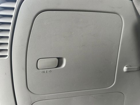 Used 2024 Chrysler Pacifica Select image 52